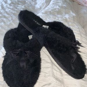 UGG woman’s black slippers size 6